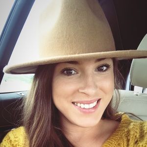 Meet your Posher, Sabrina